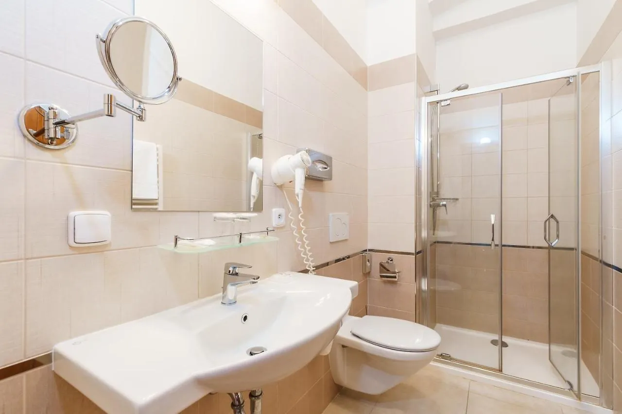 Spa Hotel Anglicky Dvur Karlovy Vary 4*,